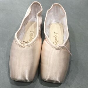 Chacott Copellia II Pointe Shoes size 37 B Ballet NWT